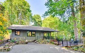 Riverfront Cabin With Deck Near Merwin Lake Park!